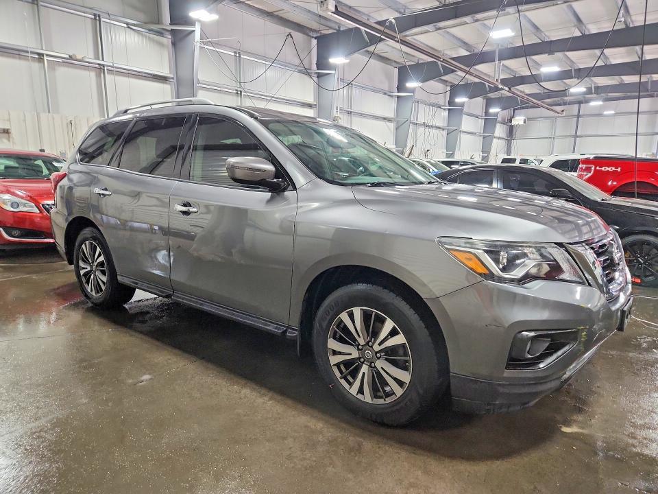 2017 Nissan Pathfinder sv