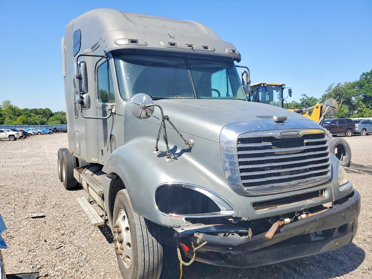 2006 Freightliner Columbia 120 Semi Truck