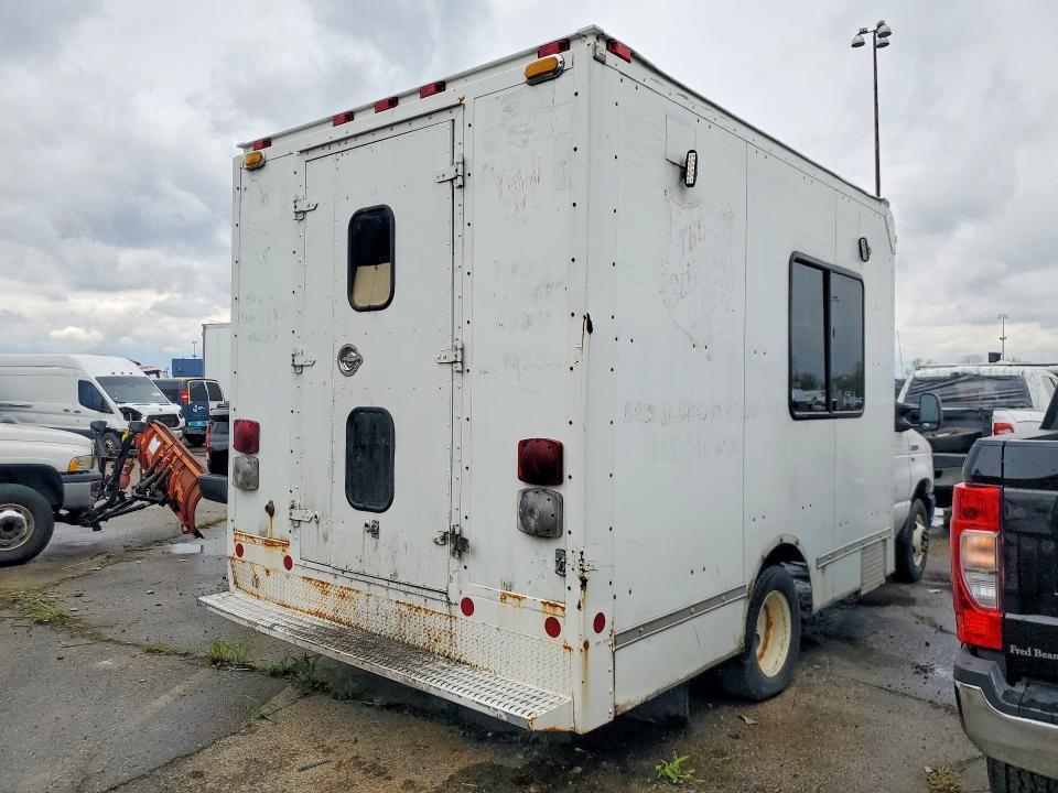 2010 Ford Econoline E350 Super Duty Cutaway Van