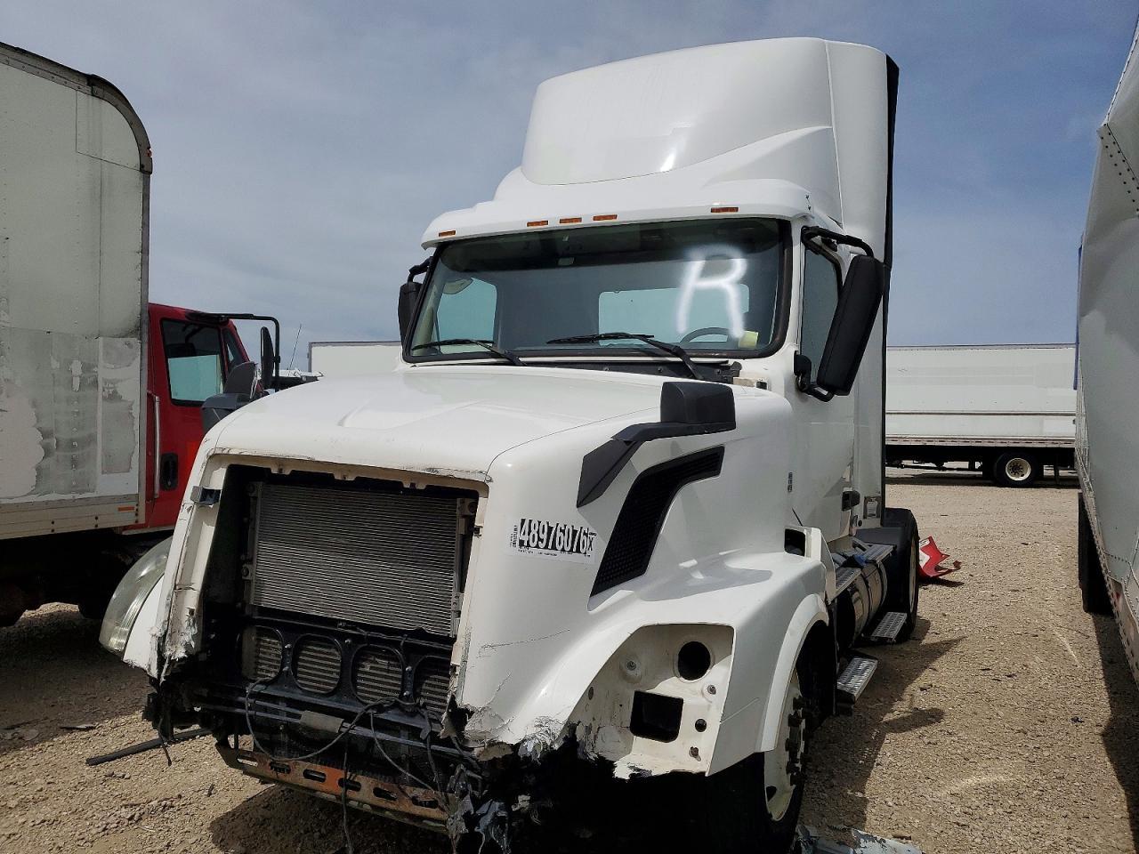 2013 Volvo VNL Semi Truck
