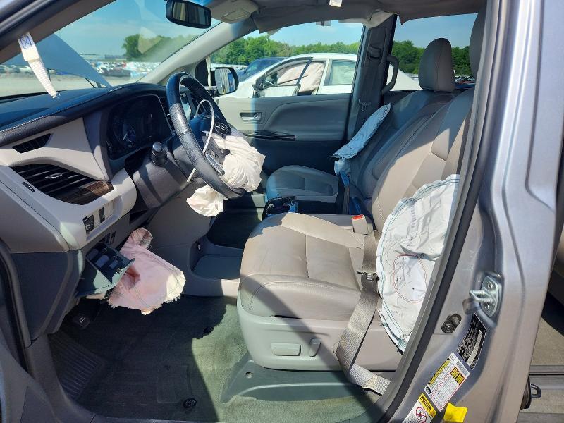 2016 Toyota Sienna xle 8-passenger