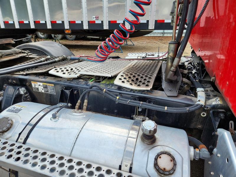 2017 Kenworth Construction T880