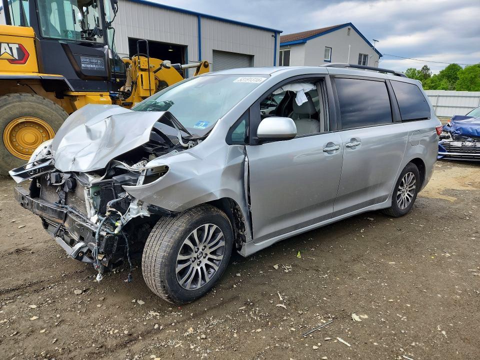 2019 Toyota Sienna xle 8-passenger