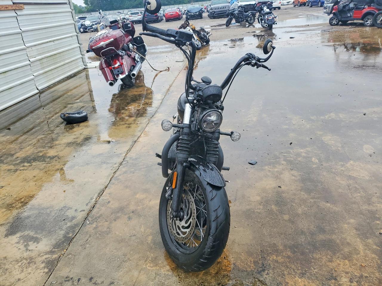 2018 Triumph Bonneville Bobber Black