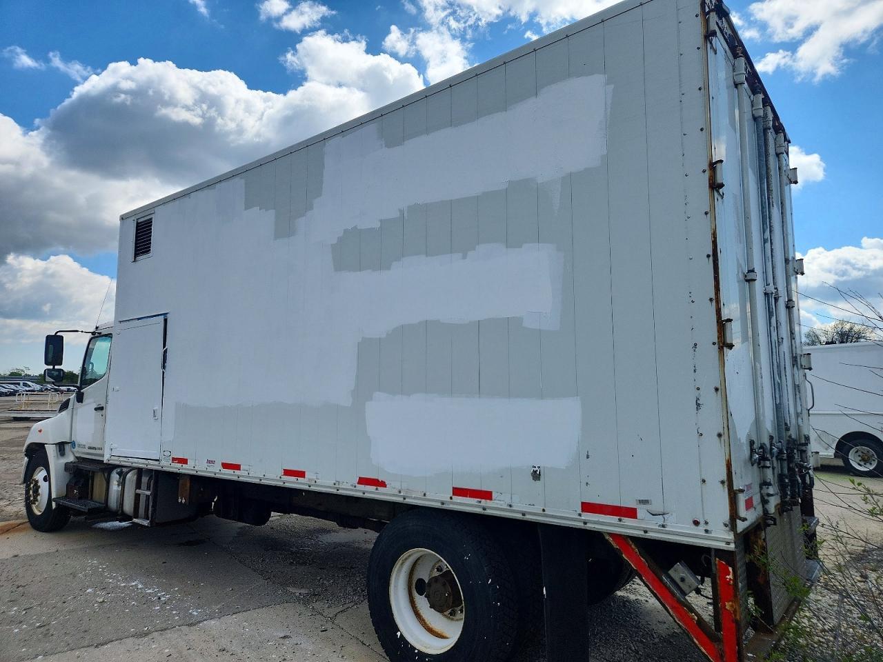 2012 Hino 338 BOX Truck