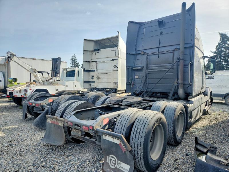 2011 Volv O VNL Semi Truck