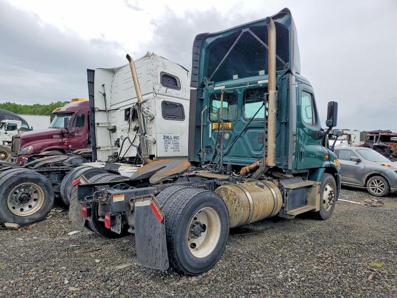 2016 Freigliner Cascadia 113