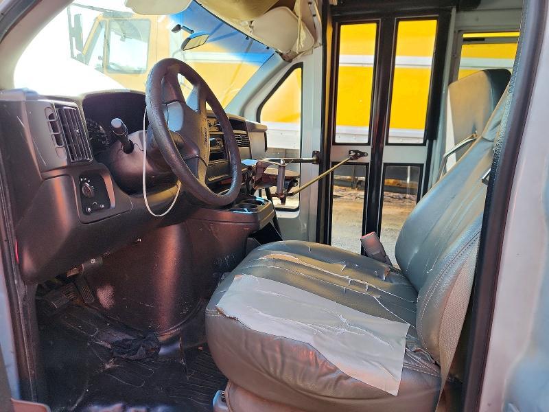 2003 GMC Savana Shuttle Bus