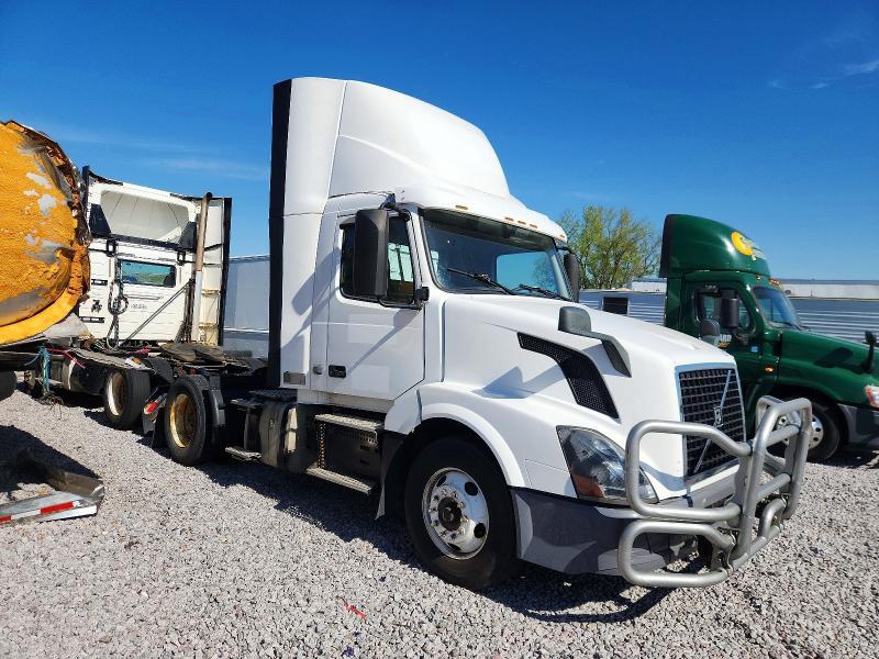 2018 Volvo VNL Semi Truck