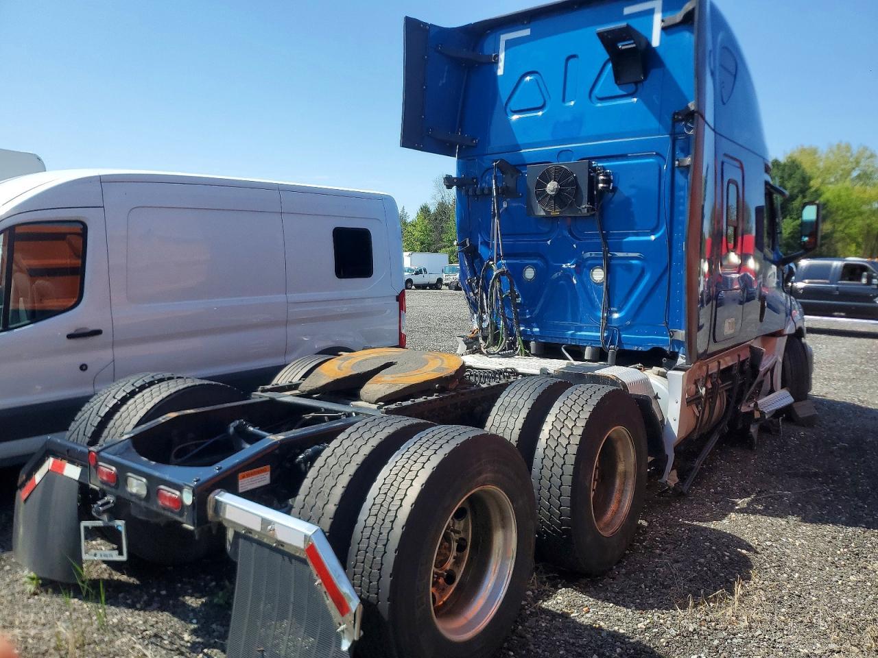 2020 Freigliner 2020 Freightliner Cascadia 126 Semi Truck