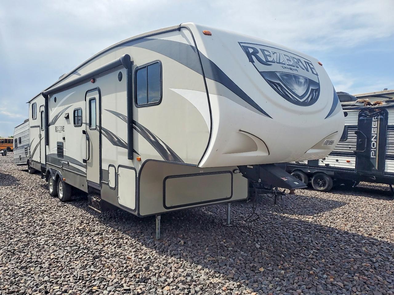 2015 Crossroads Rezerve Camper