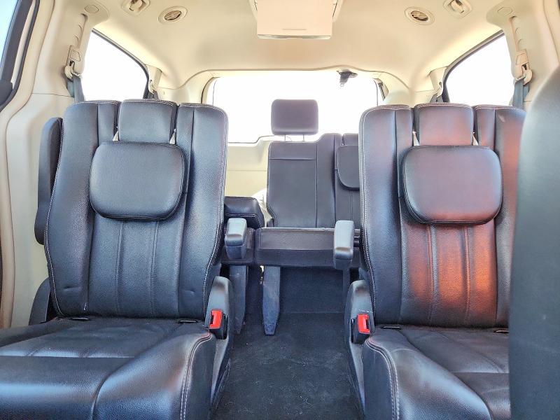 2016 Chrysler Town & Country Touring