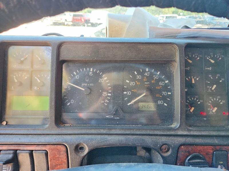 1999 Volvo VN Semi Truck