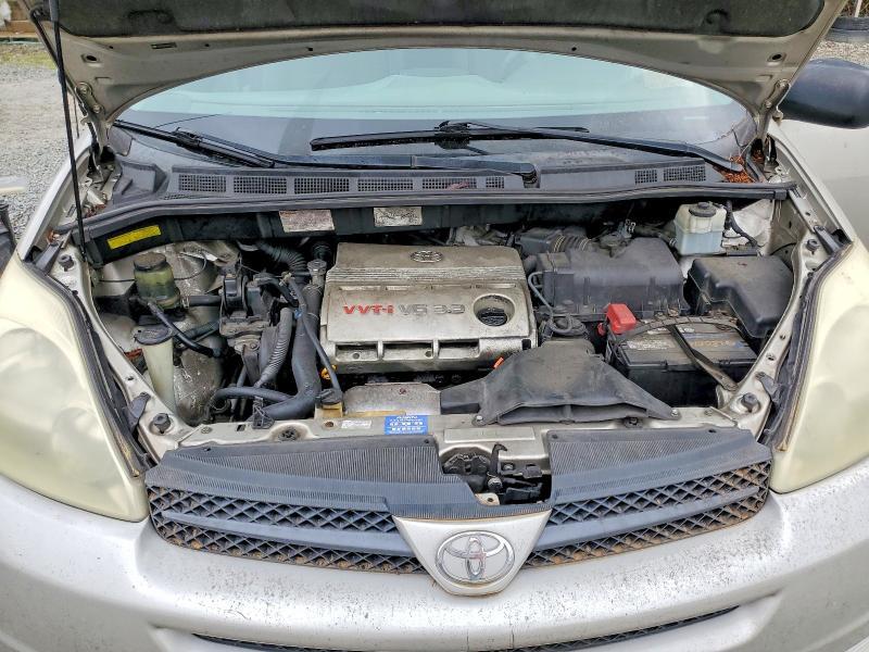 2005 Toyota Sienna le 7 Passenger