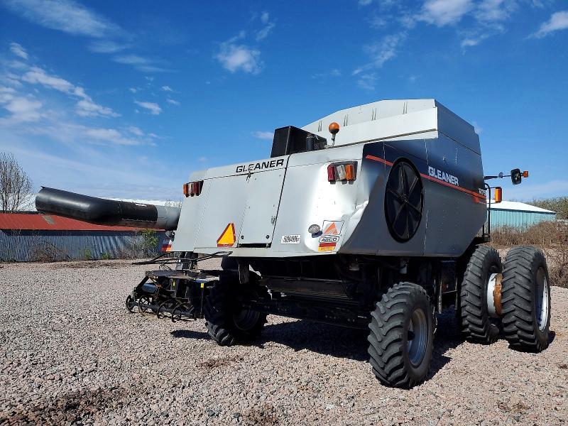 2003 Gleaner Combine