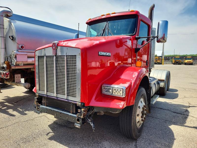 2013 Kenworth T880 Semi Truck