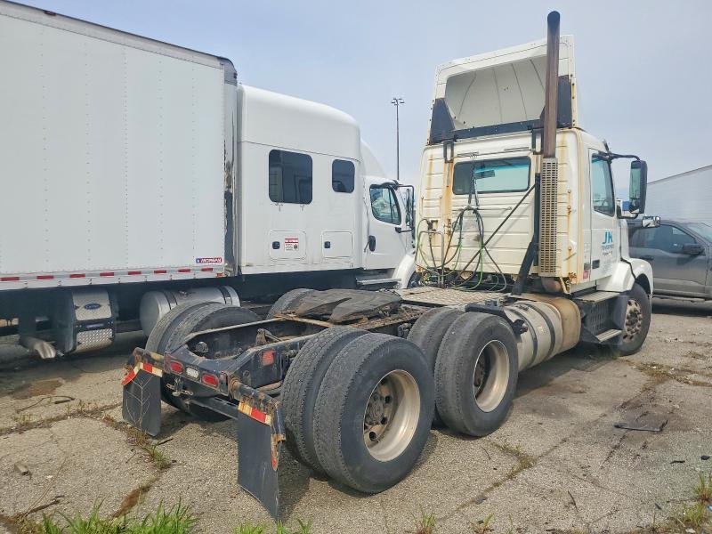 2014 Volv O VNL Semi Truck