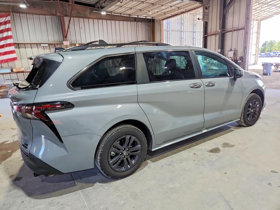 2024 Toyota Sienna Woodland Edition