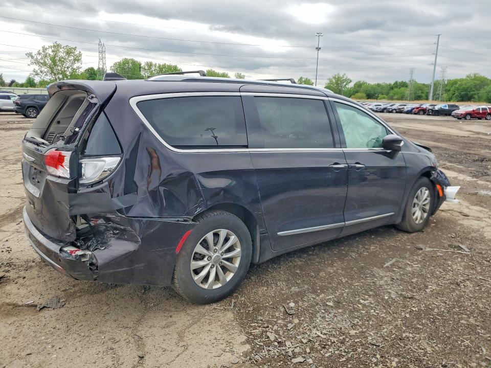 2019 Chrysler Pacifica Touring l