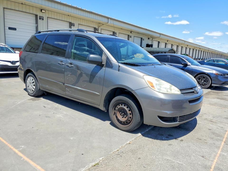 2004 Toyota Sienna le 8 Passenger