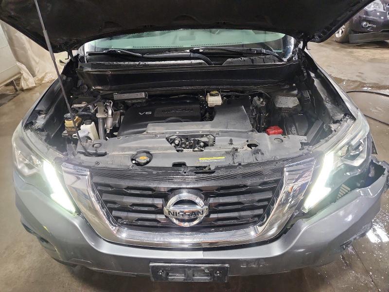 2017 Nissan Pathfinder sv