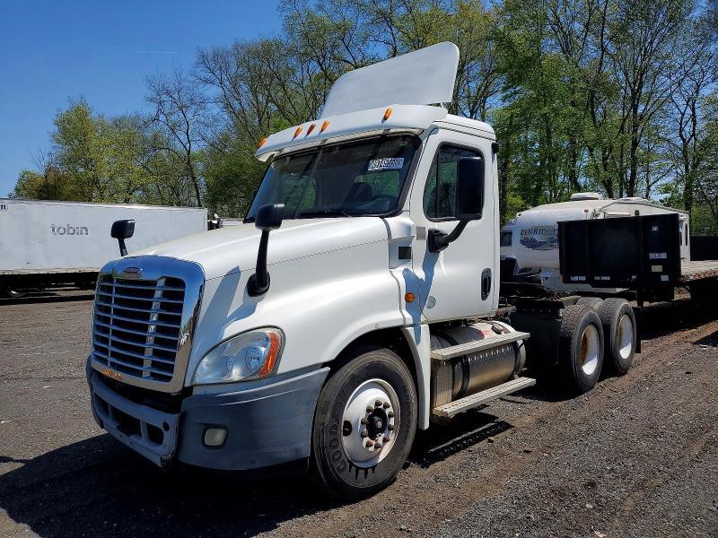 2013 Freigliner 2013 Freightliner Cascadia 125 Semi Truck