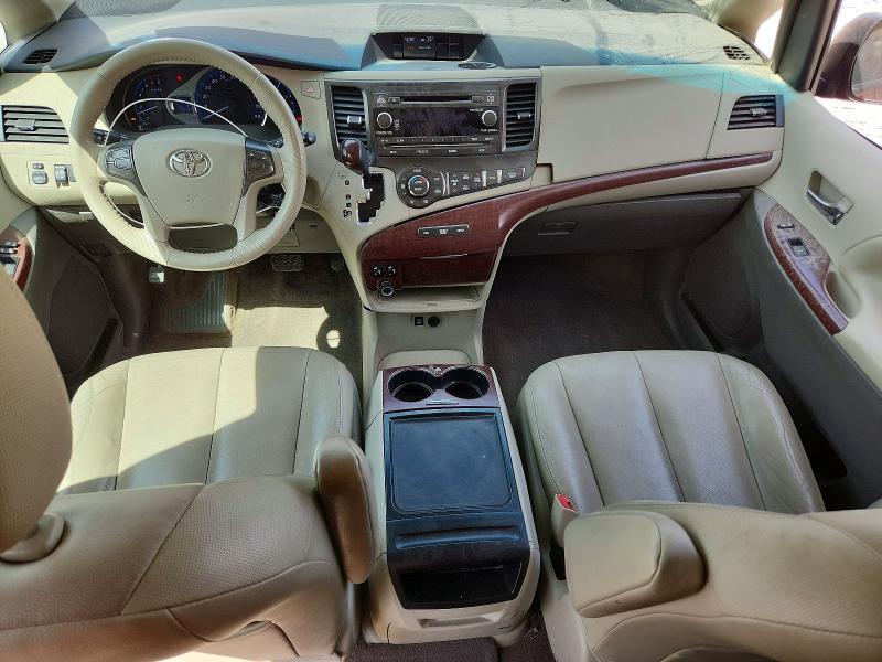 2012 Toyota Sienna xle 8-passenger