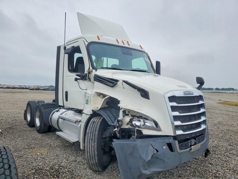 2020 Freigliner 2020 Freightliner Cascadia 126 Semi Truck