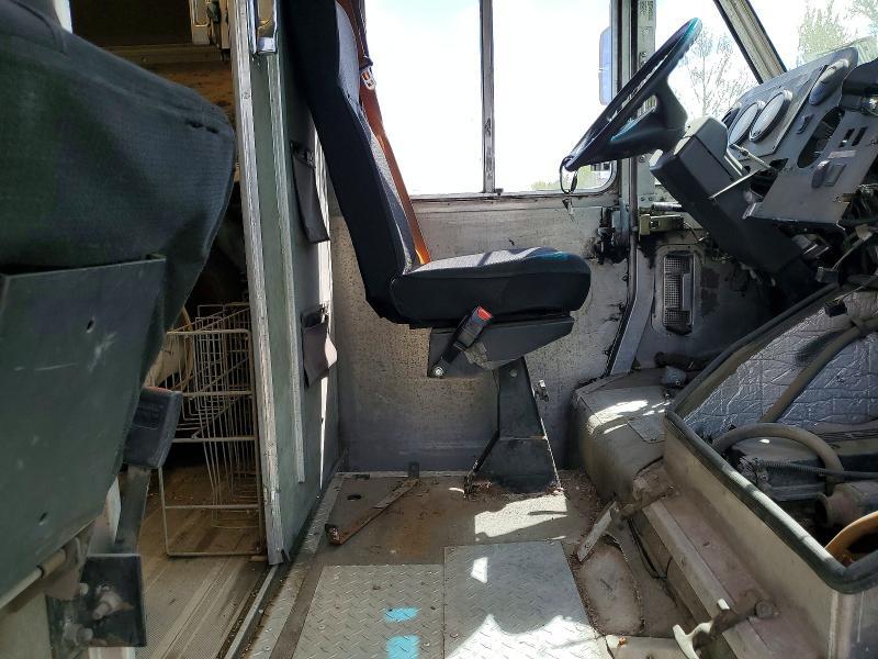 2006 Freightliner Chassis m Line Walk-in van