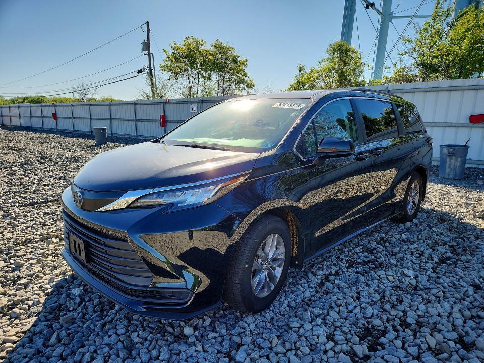 2022 Toyota Sienna le