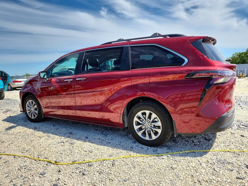 2026 Toyota Sienna xle 8-passenger