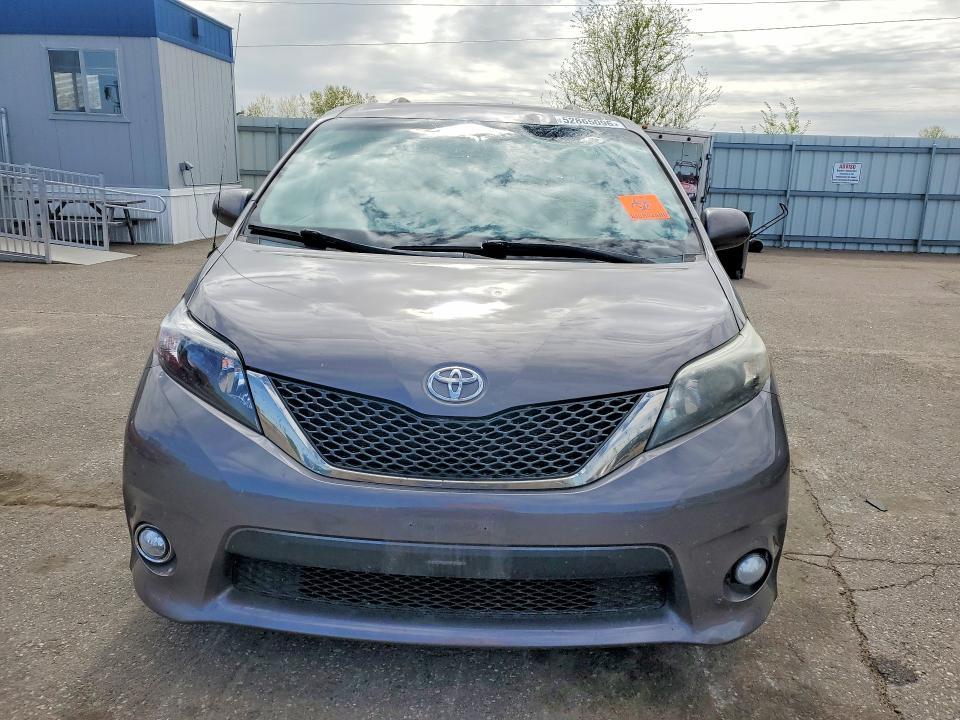 2013 Toyota Sienna Sport