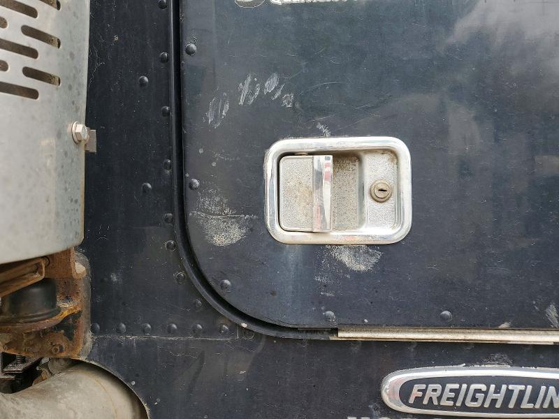 2007 Freightliner Conventional FLD120
