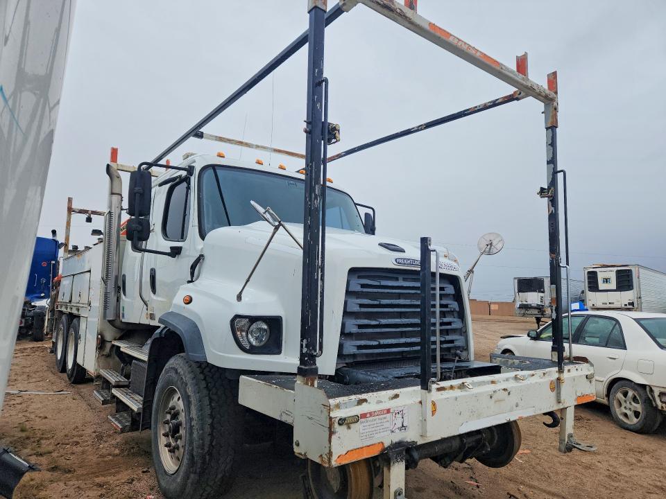 2013 Freigliner 2013 Freightliner 114SD Crane Truck