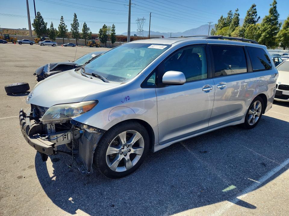 2014 Toyota Sienna Sport