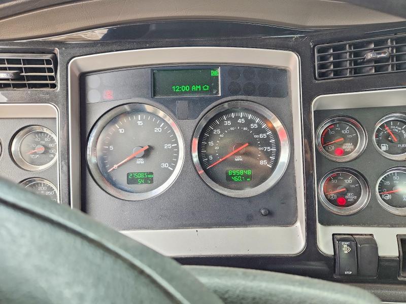 2014 Kenworth T800 Semi Truck