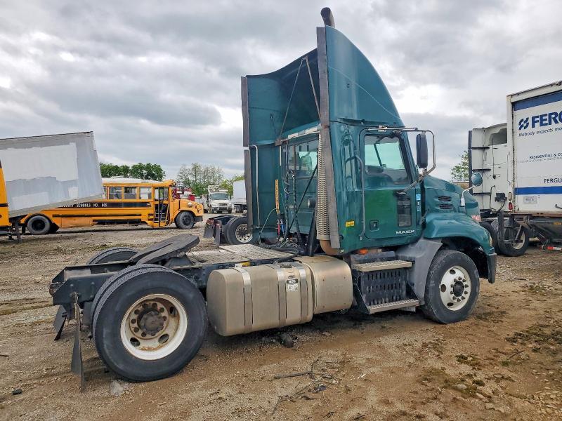 2015 Mack CXU612 Semi Truck