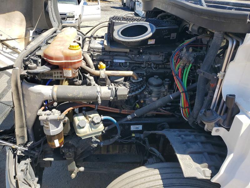 2019 Freightliner Cascadia 126 Semi Truck