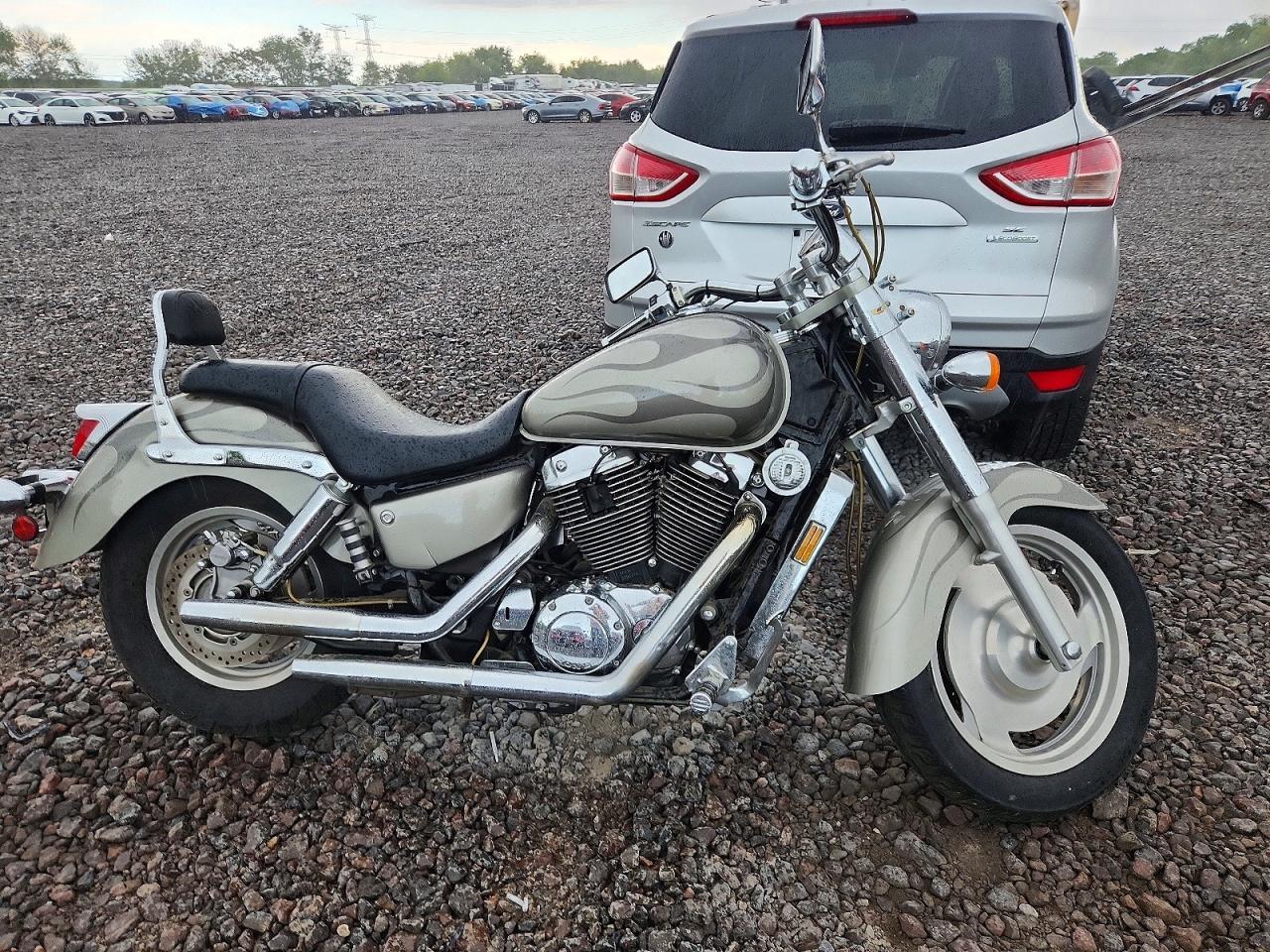 2002 Honda VT1100 C2