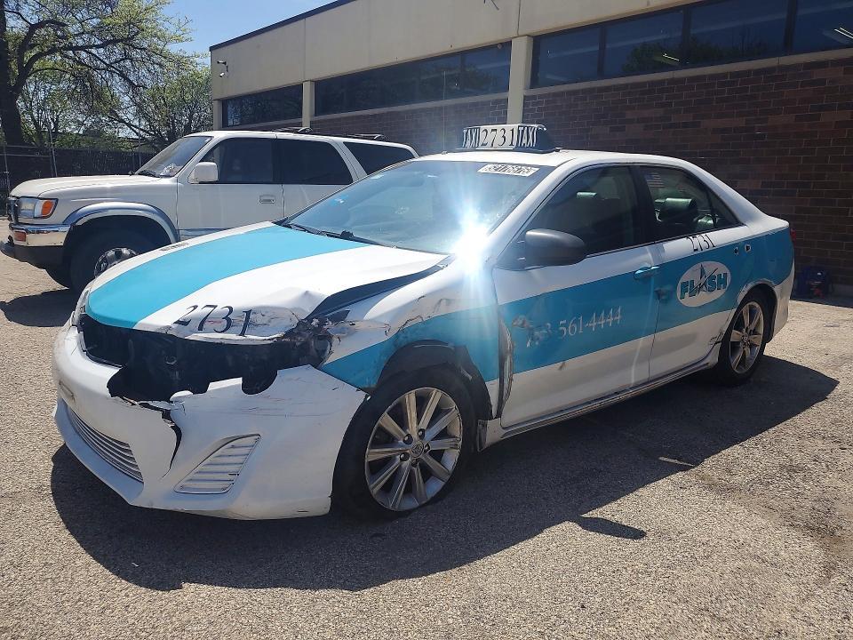 2013 Toyota Camry Hybrid le