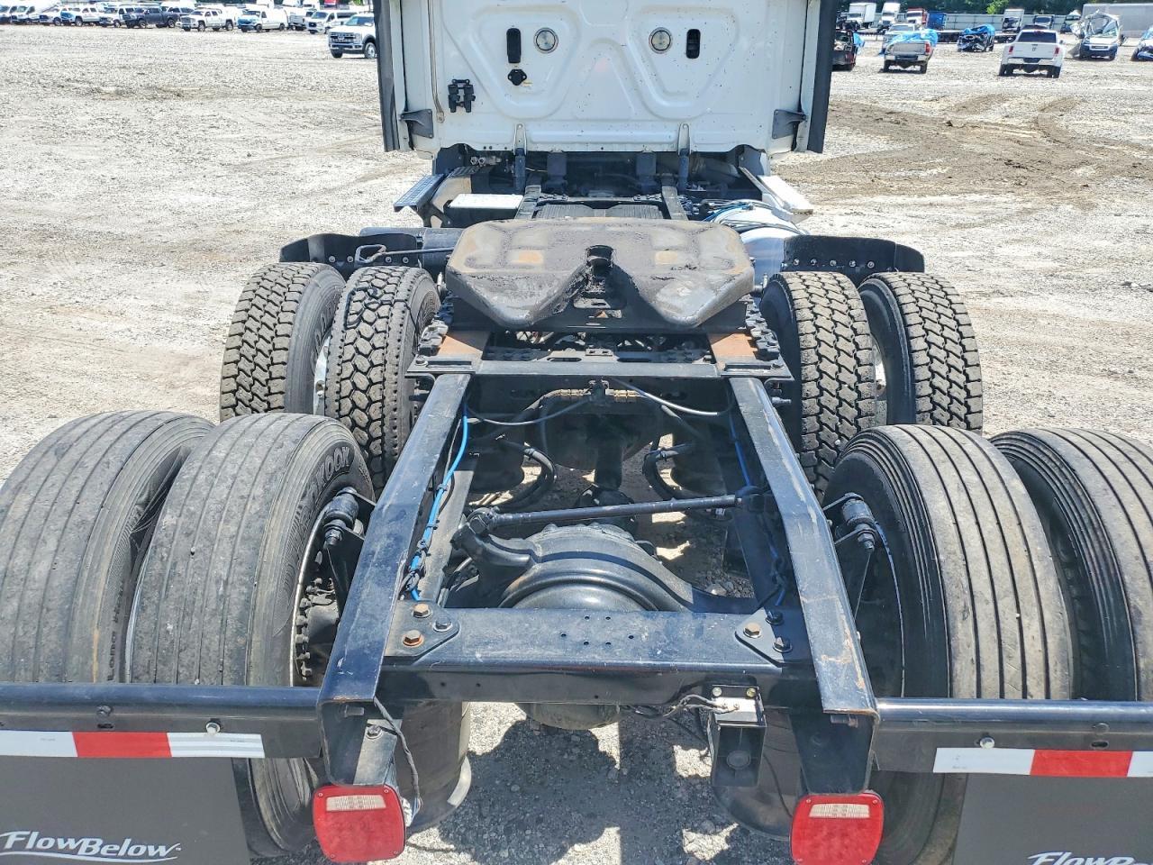 2022 Freightliner Cascadia 116 Semi Truck