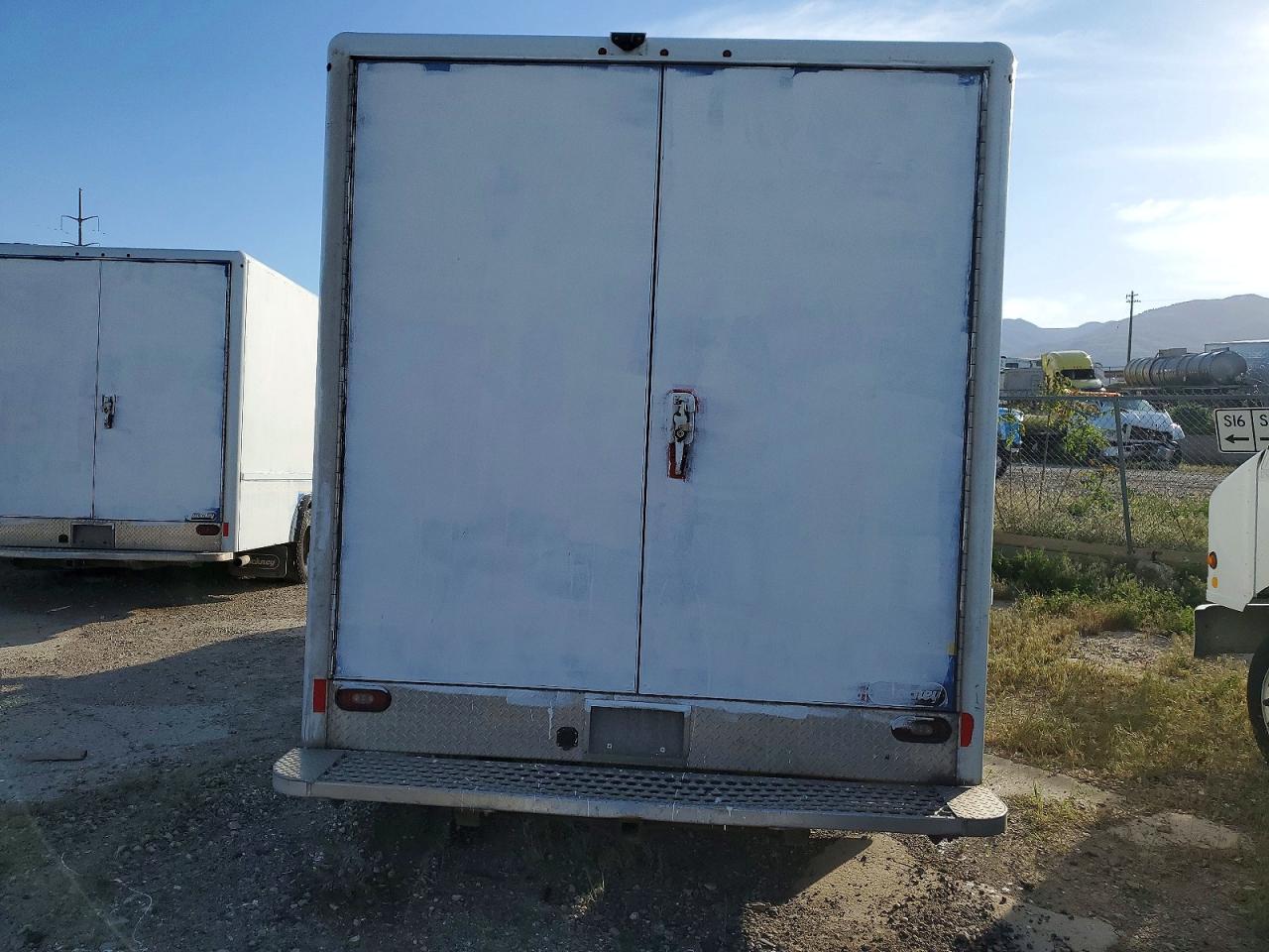 2018 Chevrolet Express BOX Truck