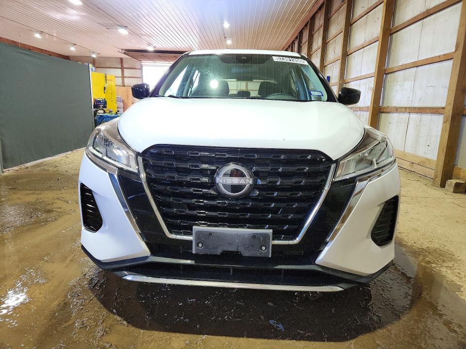 2022 Nissan Kicks s