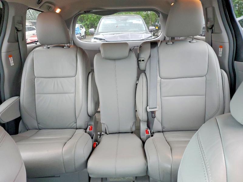 2017 Toyota Sienna xle 8-passenger
