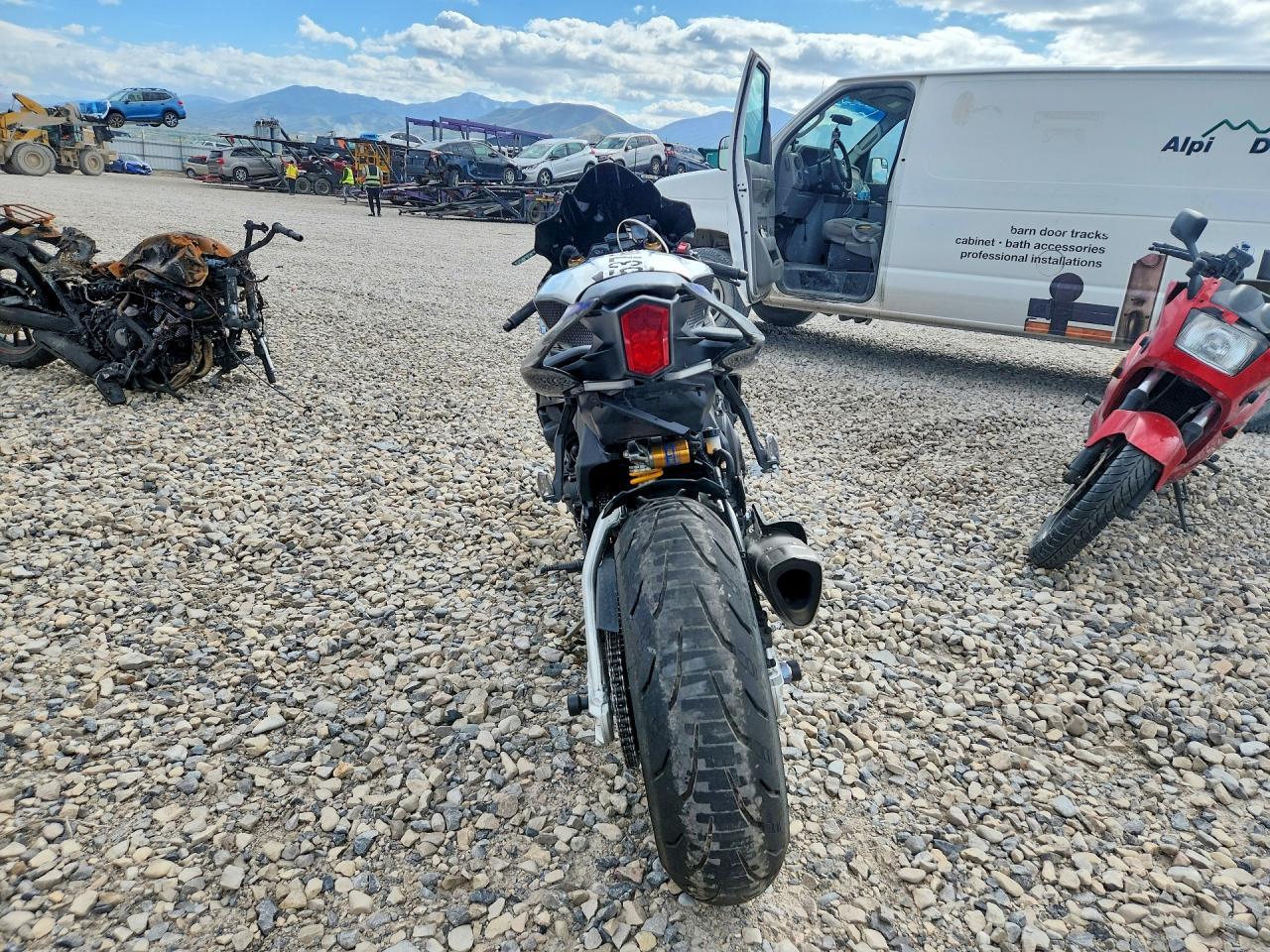 2024 Yama YZFR1M