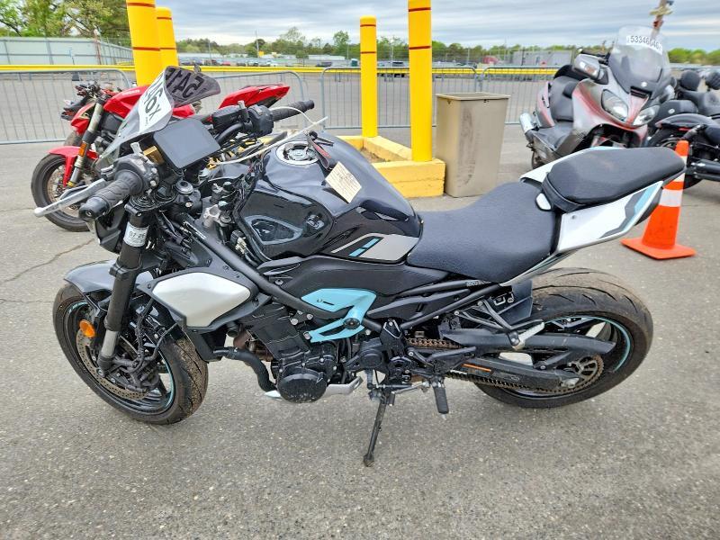 2025 Kawasaki ZR900 S