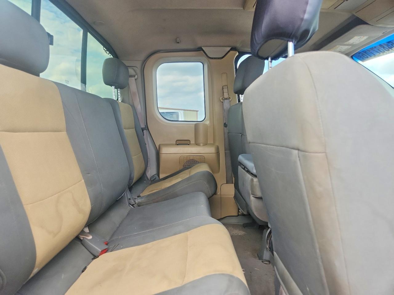 2004 Nissan Titan XE