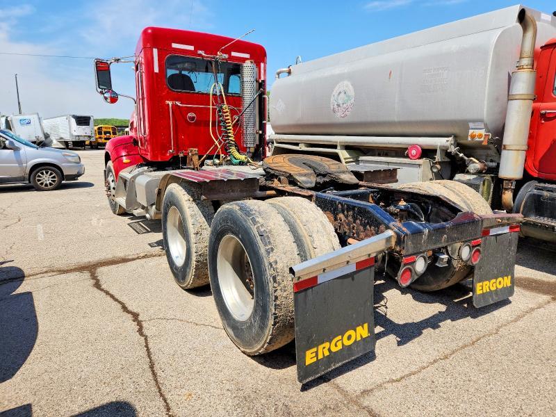 2015 Peterbilt 386 Semi Truck