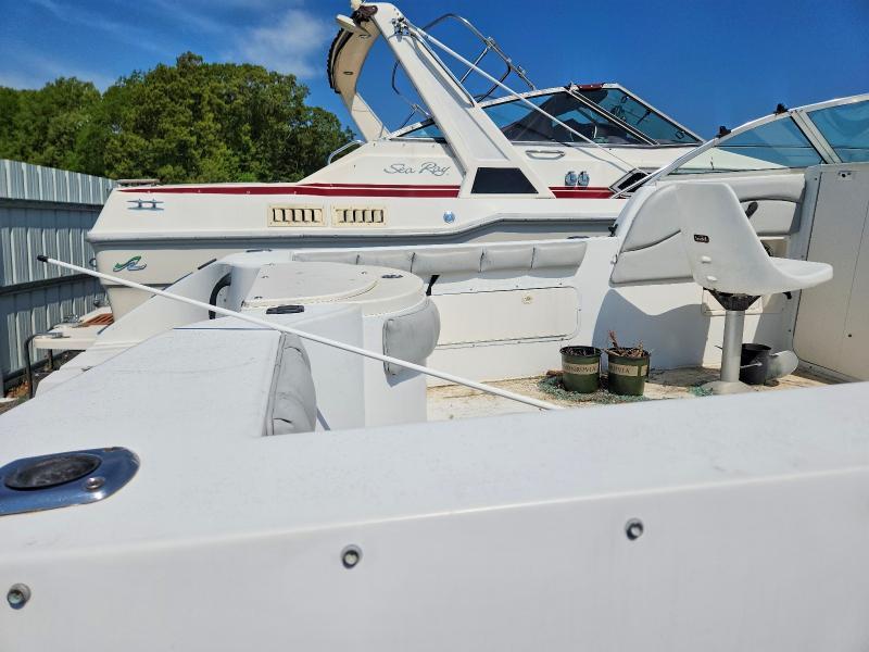 2004 Seaswirl Boat