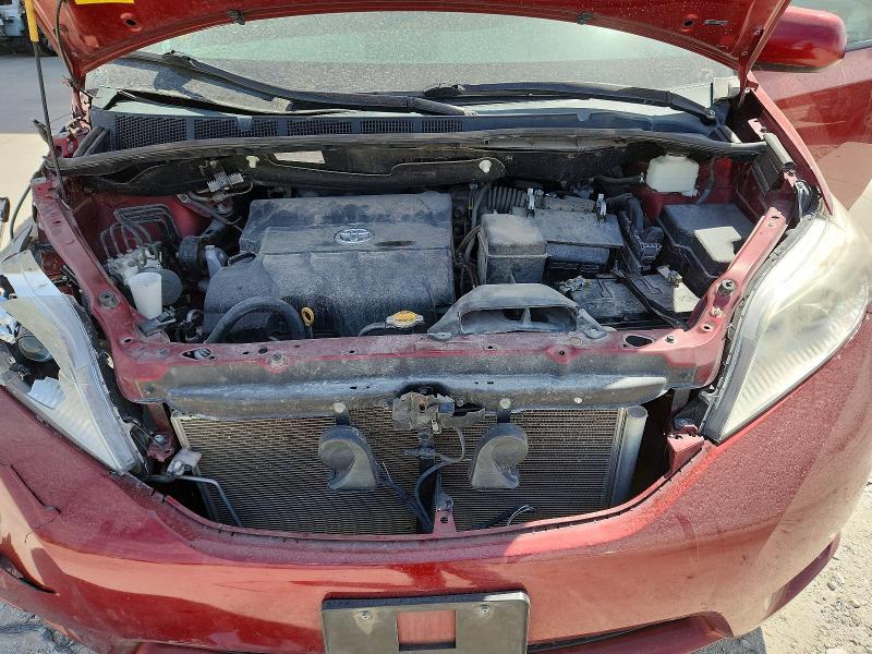 2012 Toyota Sienna xle 8-passenger